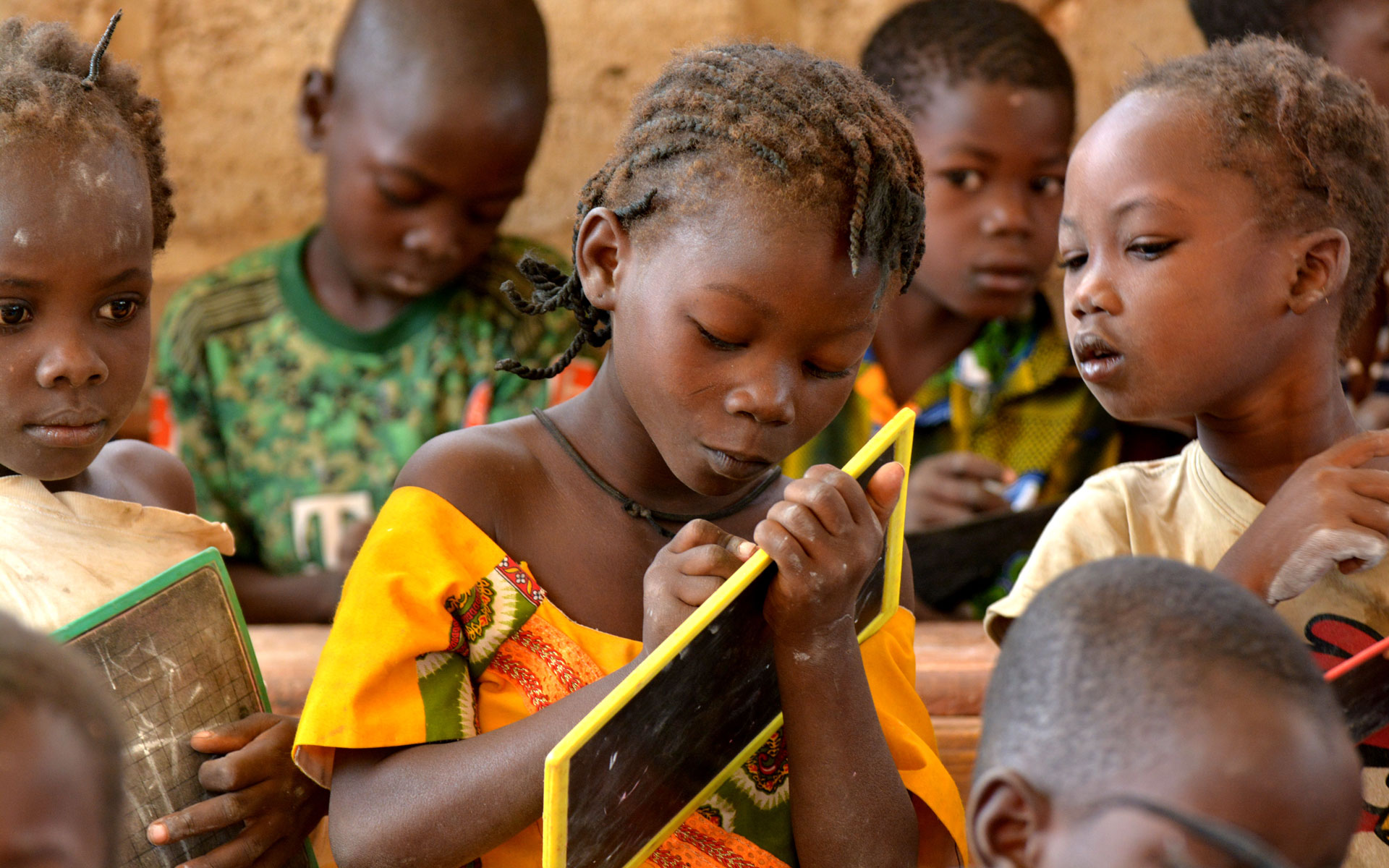 Sur les chemins de l'école || association Karongasoré